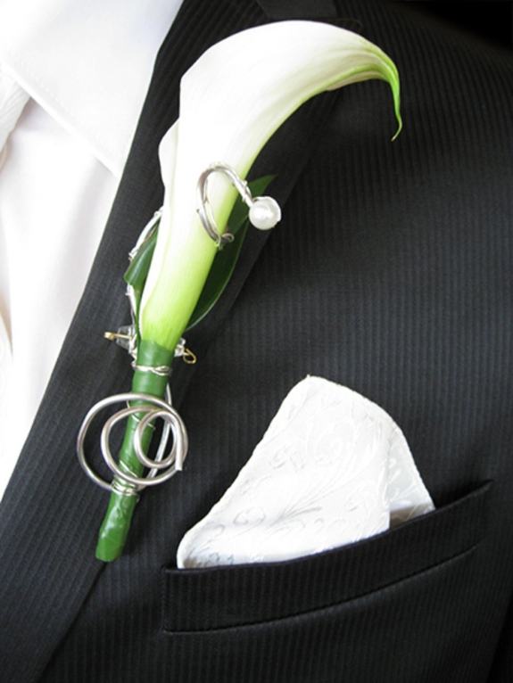 Anstecker mit weißer Calla