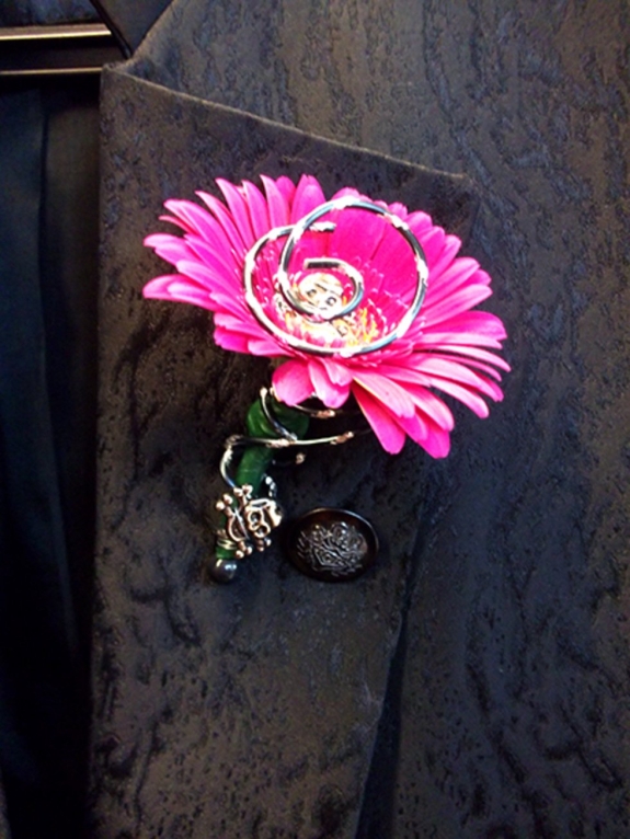 Anstecker mit pinker Gerbera
