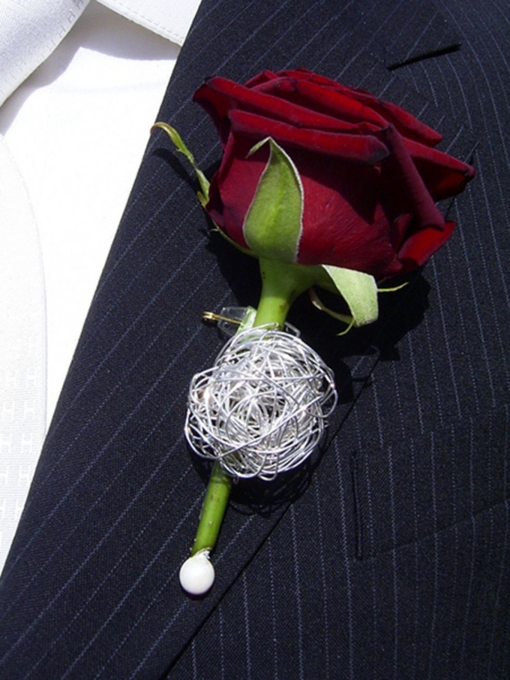 Anstecker mit roter Rose