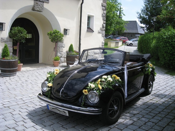 Autoschmuck an einem VW Käfer