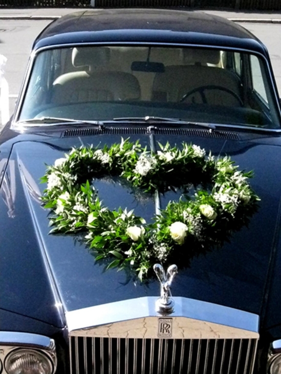 Autoschmuck: offenes Blumenherz