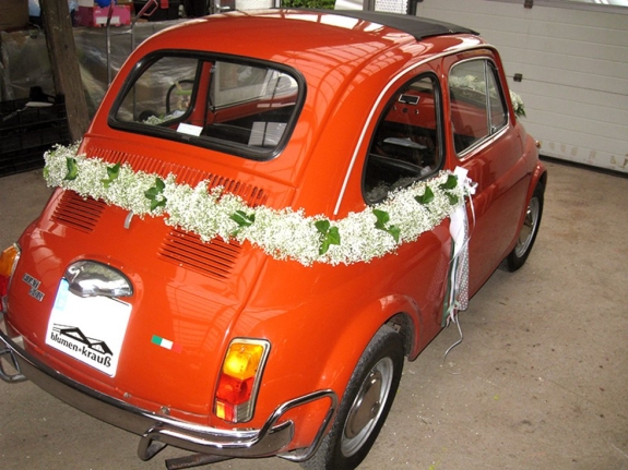 Autoschmuck: Girlande aus Schleierkraut