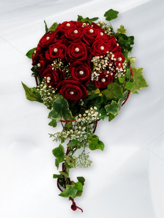 Brautstrauß mit roten Rosen und Perlen