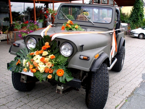 Autoschmuck an einem Jeep
