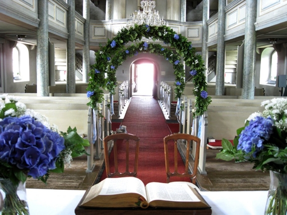 Kirchenschmuck: Blumenbögen