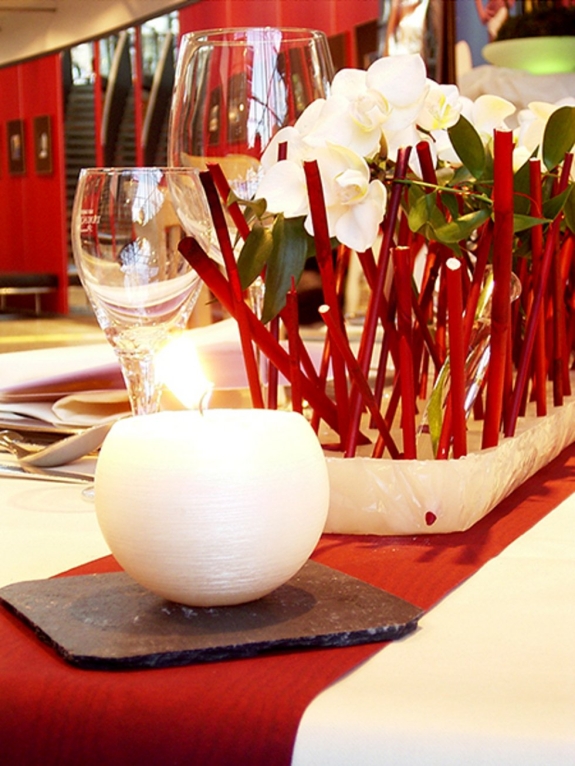 Tischschmuck: Stäbe mit Orchideen