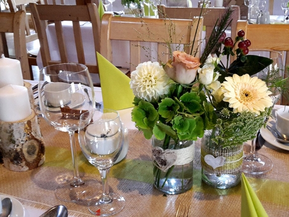 Tischschmuck rustikal im Vintage-Stil